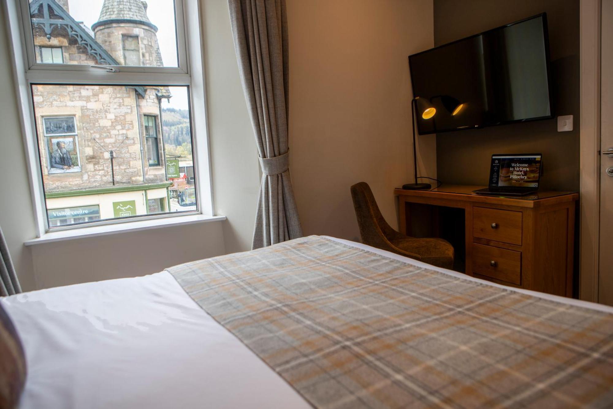 Mckays Hotel Питлохри Экстерьер фото
