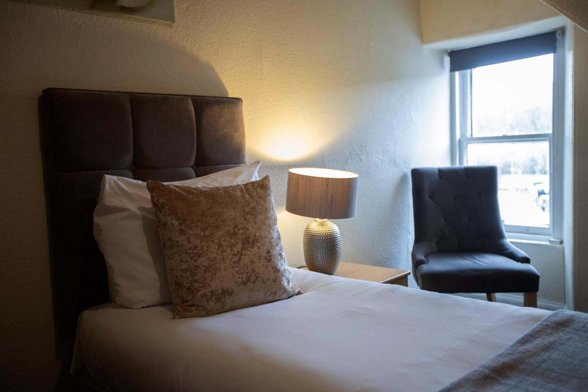 Mckays Hotel Питлохри Экстерьер фото
