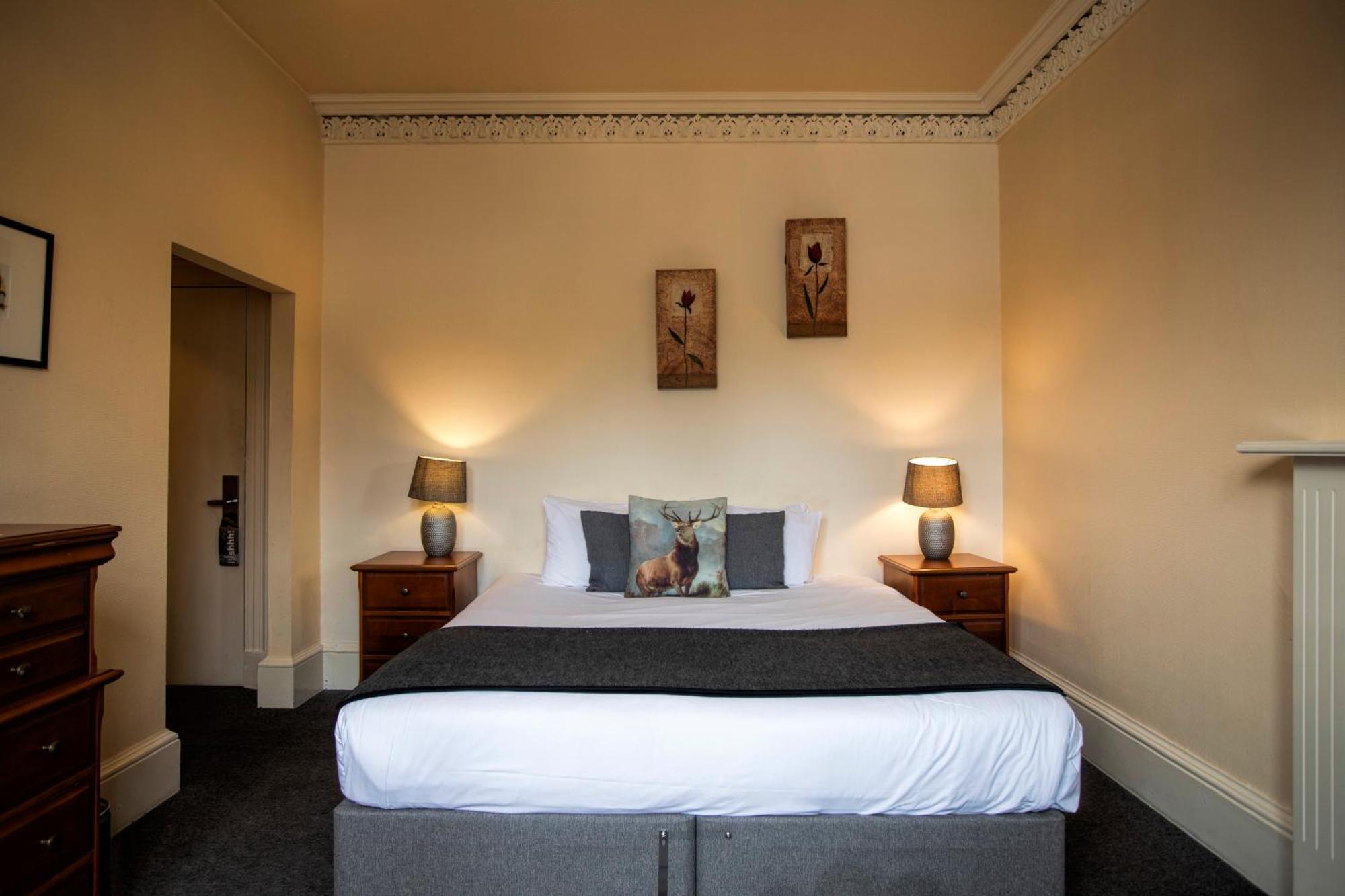 Mckays Hotel Питлохри Экстерьер фото